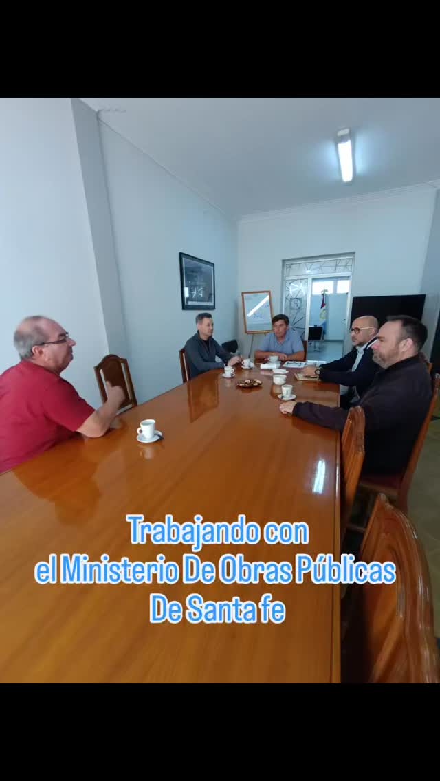 Hoy, nos reunimos con @leonelmarmiroli Sec. De Agua y Saneamiento de Obras Públicas de la provincia y su equipo de traba...