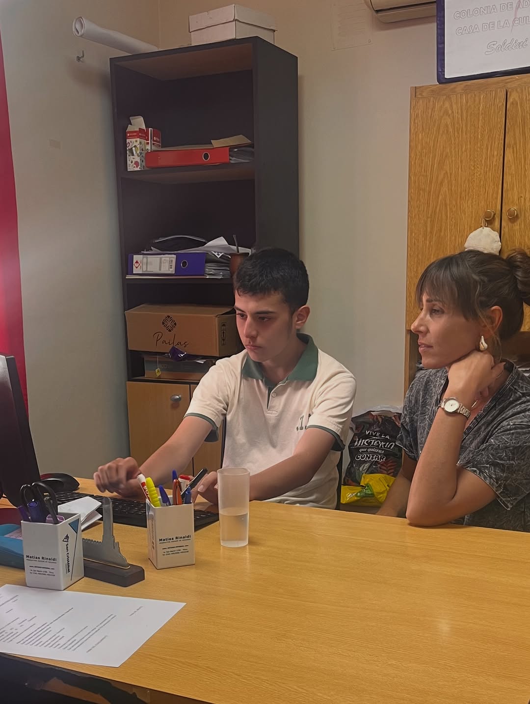 El pasado viernes, Genaro Pasculli, alumno de 5to año de la ESSO N 444, culminó sus pasantías en La Casa de la Cultura. ...