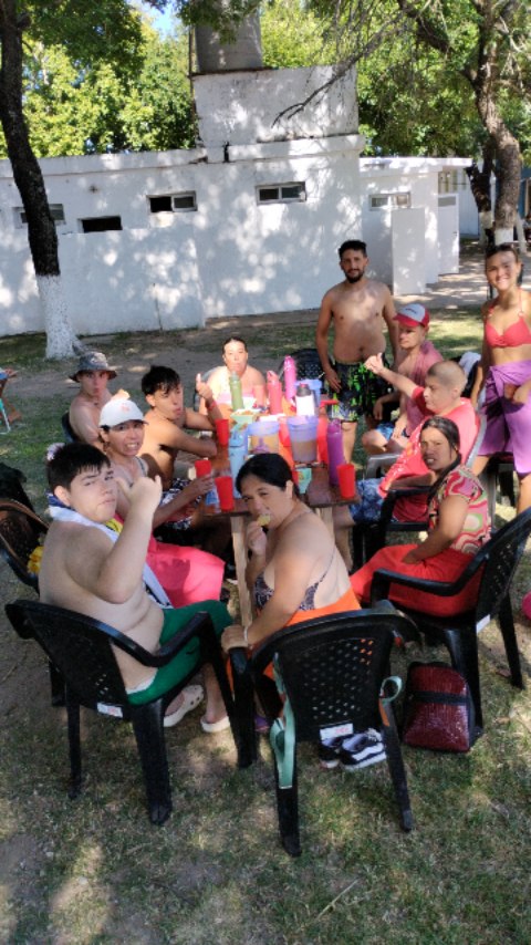 Hoy retomamos nuestras actividades institucionales, las actividades de verano que tanto nos gustan. Nos recreamos y disf...