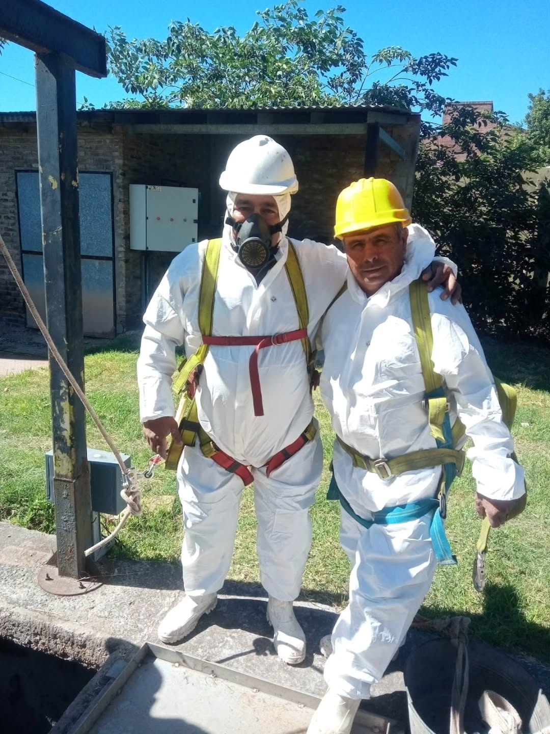 Limpieza integral de la red cloacal💧🛠️ Personal comunal realizó tareas de mantenimiento en la red cloacal de la estaci...
