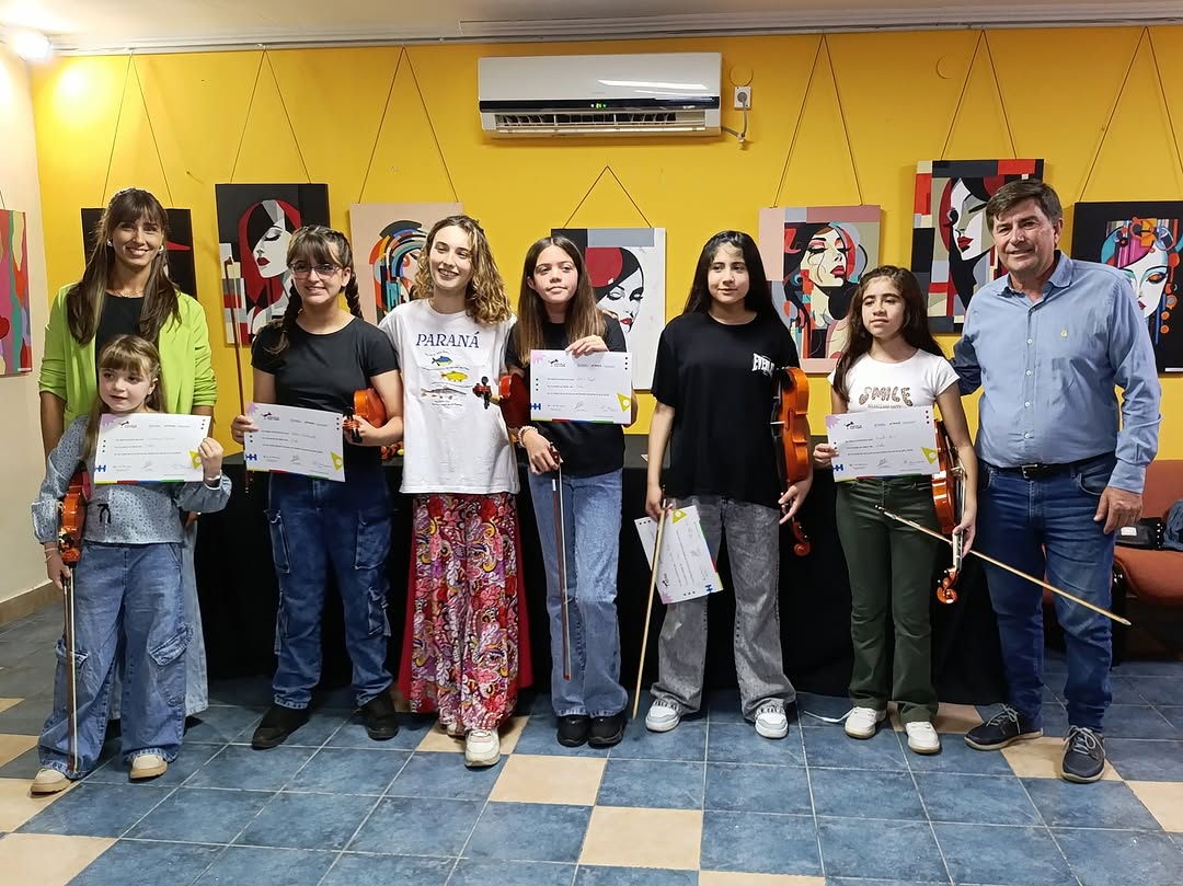 Primer día de muestra en la Casa de la Cultura 🎨 Participaron el pasado viernes el taller de Arte a cargo de Carla An...