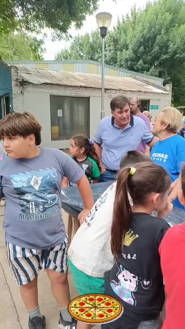 Colonias a full...😁 Hoy, amasamos, preparamos, cocinamos y comimos PIZZAS 🍕 Además, salimos en la tele (vino canal 3) ...