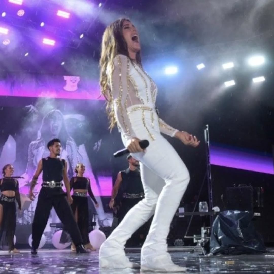 *Así fue la mágica e histórica noche de Soledad, en Cosquín* La cantante, oriunda de Arequito, celebró los 30 años de su...