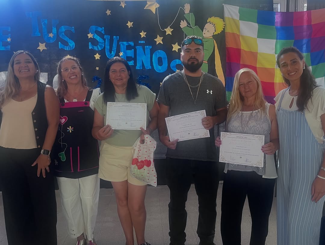 El pasado viernes 12 de diciembre se llevó a cabo el acto de graduación del CAEBA N 174 que funciona en las instalacione...