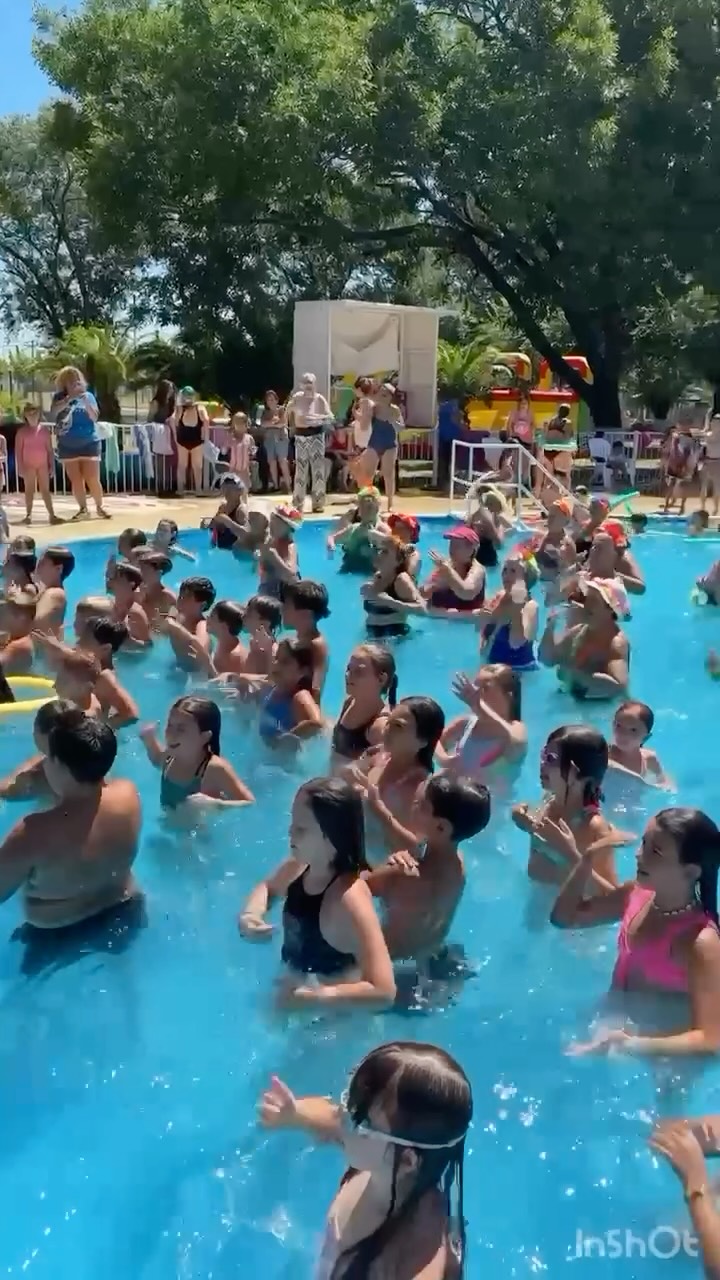 Verano en las colonias con toda la onda 😎☀️💦 @rocioballanti @denisejacquet @elisandoval0209 @alan.herrero @me.yogatera...