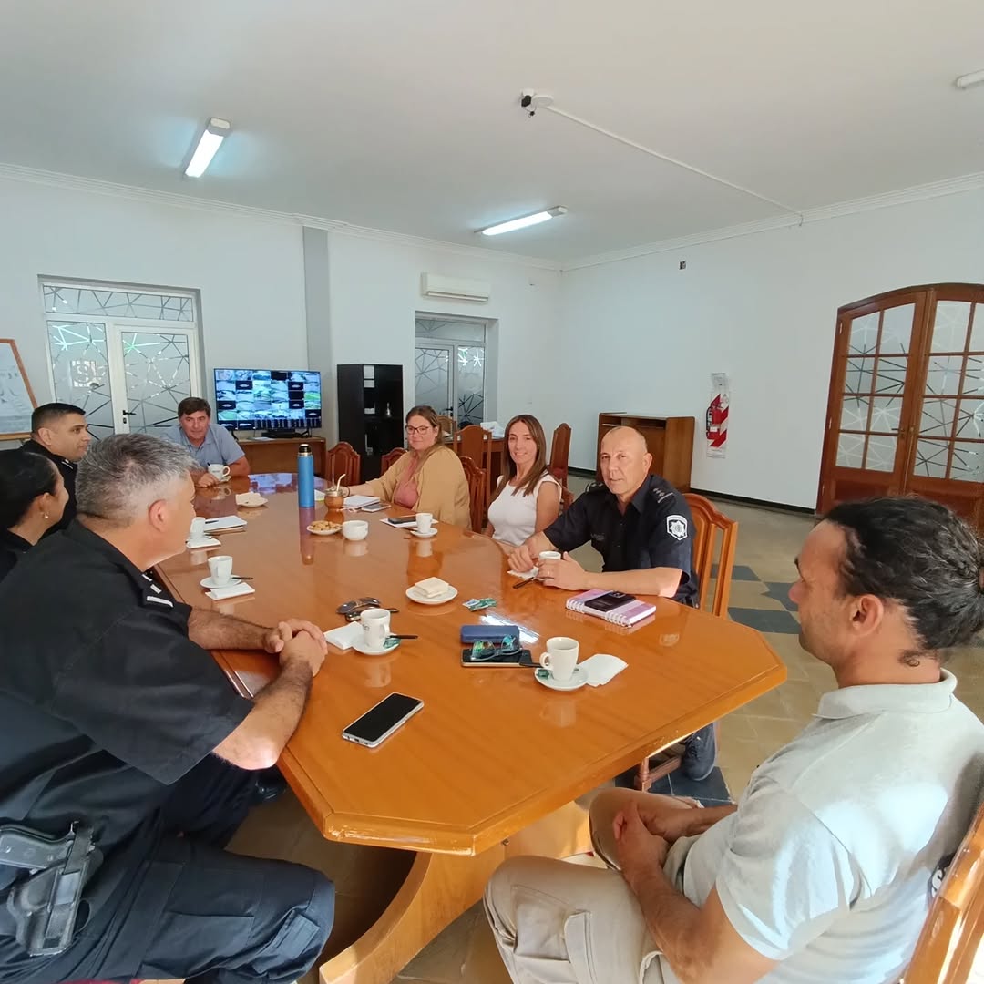 Controles y guardias, en las fiestas 🚔 En el marco de la reunión de coordinación mantenida con Gendarmería Nacional, Co...