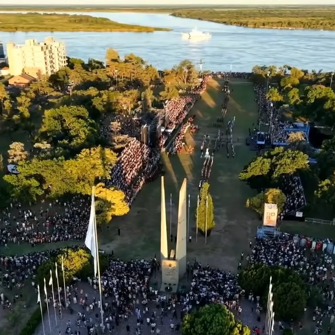 *El Presidente Comunal Leonardo Marconcini participó del acto por la Batalla de San Lorenzo* En el marco del 213º aniver...