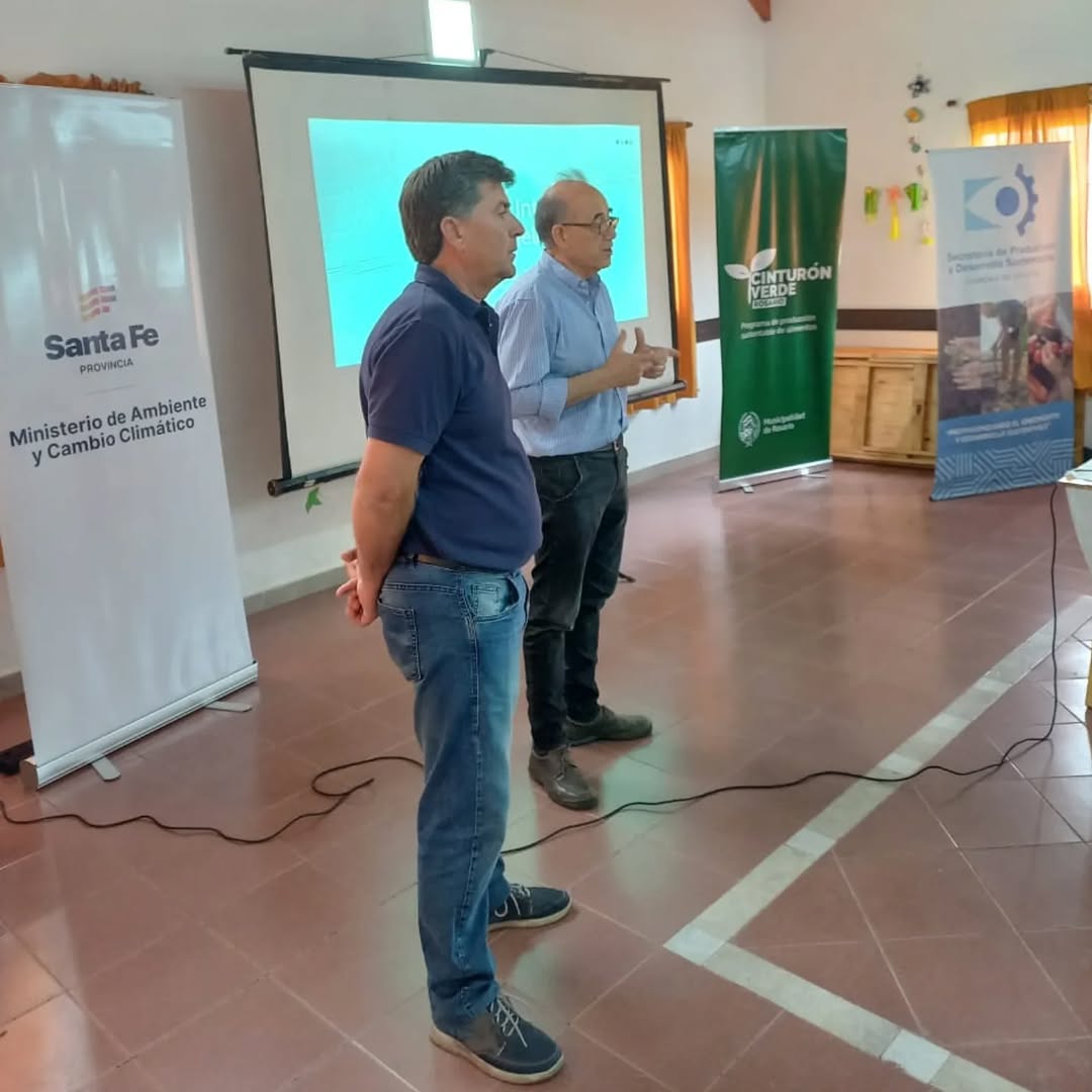 Primera Jornada en el SUM sobre "Suelos Sanos", que se completará con la del próximo sábado 6/12 🌱🍅 La fertilidad y la...