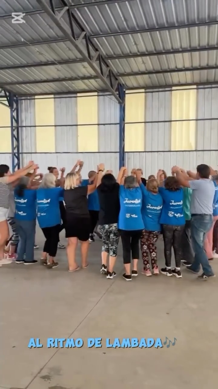 Último día de verano con la colonia de personas mayores ☀️💦 Tuvimos la visita del Presidente Comunal, Leonardo Marconci...