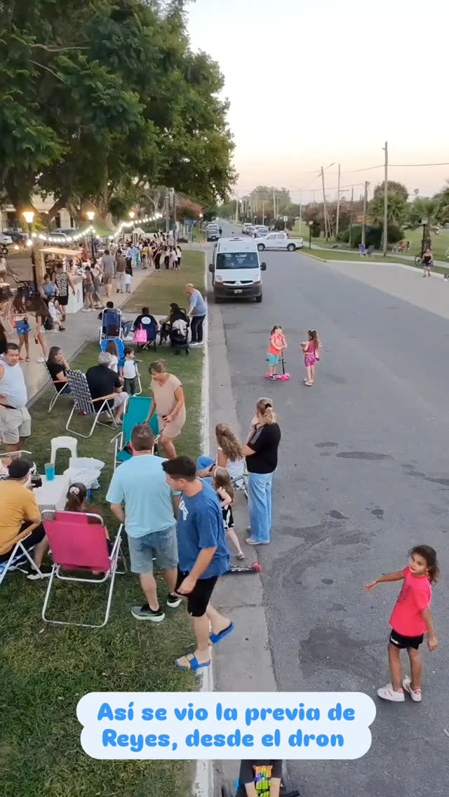 Gracias @claudiobrugnoni por estás imágenes de la previa a la noche de Reyes! Hermoso ver desde un dron la ilusión de un...