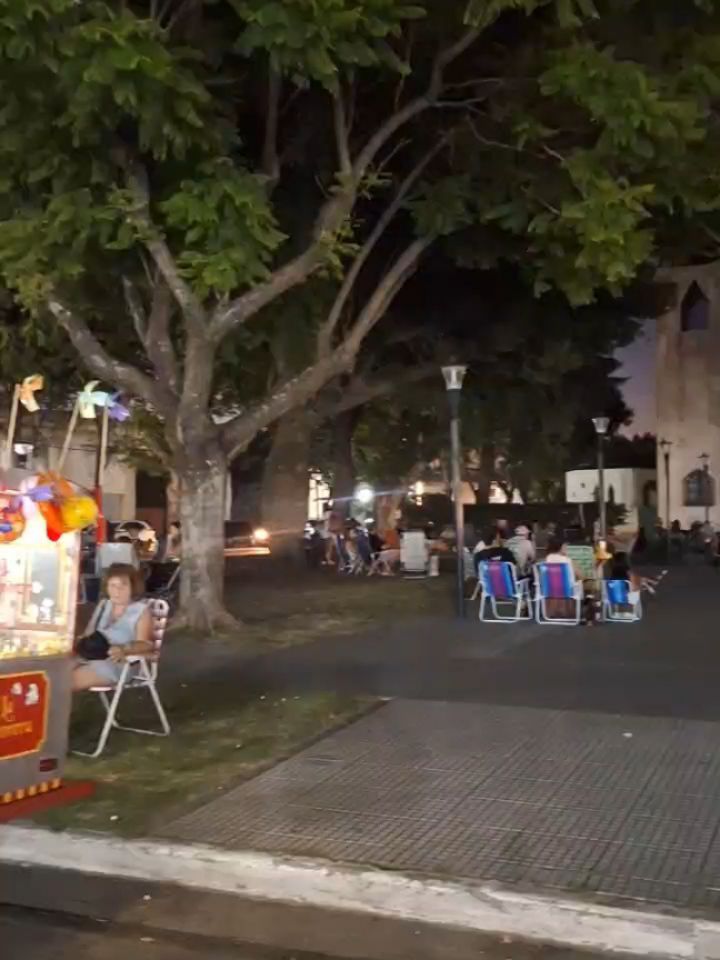 Este viernes, comenzó Soldini bajo las 💫 Feria de emprendedores, cine y vos... excelente combo! ☺️ Los esperamos el pró...