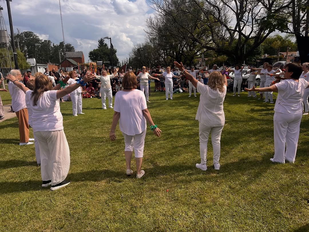 Y así pasó el tercer día de las muestras culturales en el Paseo de la Estación 🌈🏺🧶 Participaron la Colonia de persona...
